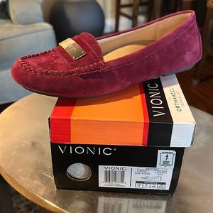 Vionic with Orthaheel Technology size 9